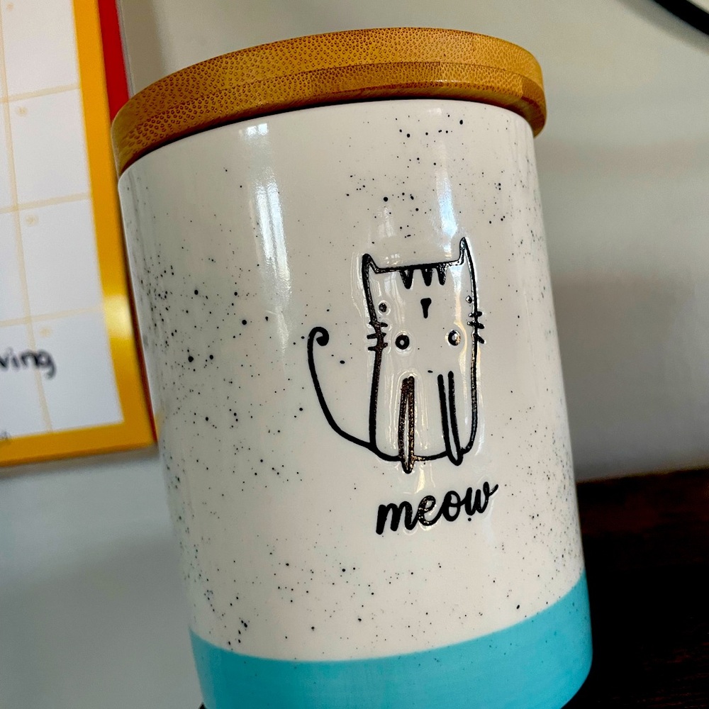 Cat treat jar